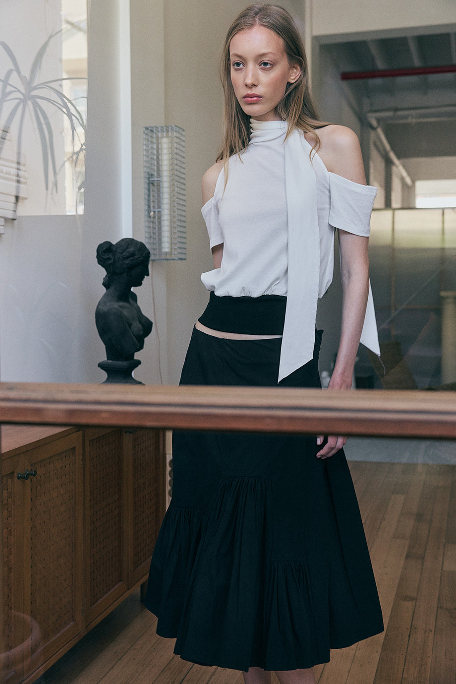 Ivo Top — Cut-Out Shoulder in Black/White – Muse The Label